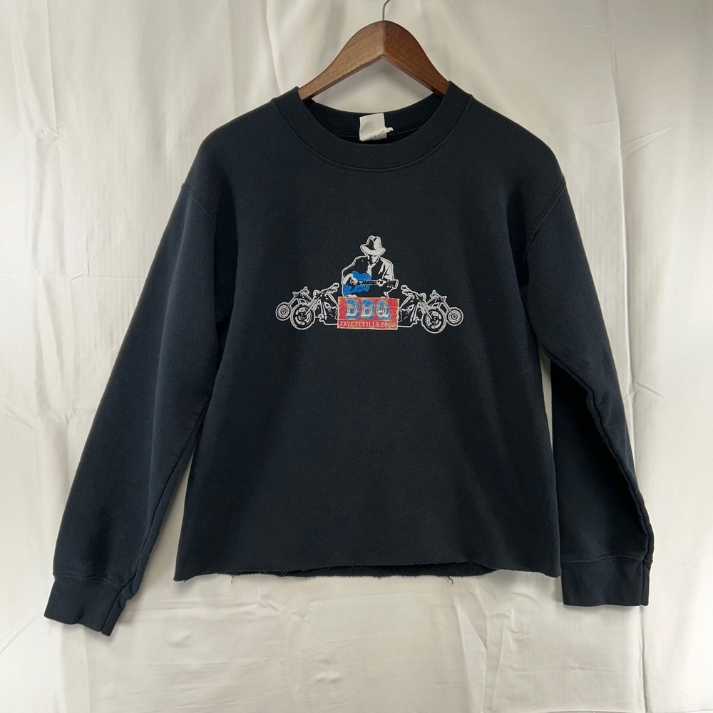 Biker Sweatshirt Womens Small Black 2005 Fayetteville BBQ Skull Graphic Cropped‎
